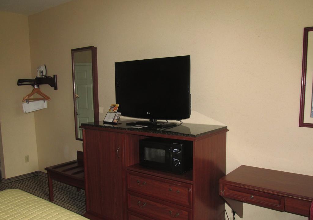 Baymont By Wyndham Lafayette Airport Hotel Bilik gambar