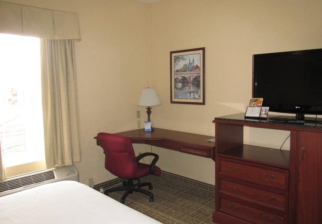 Baymont By Wyndham Lafayette Airport Hotel Luaran gambar