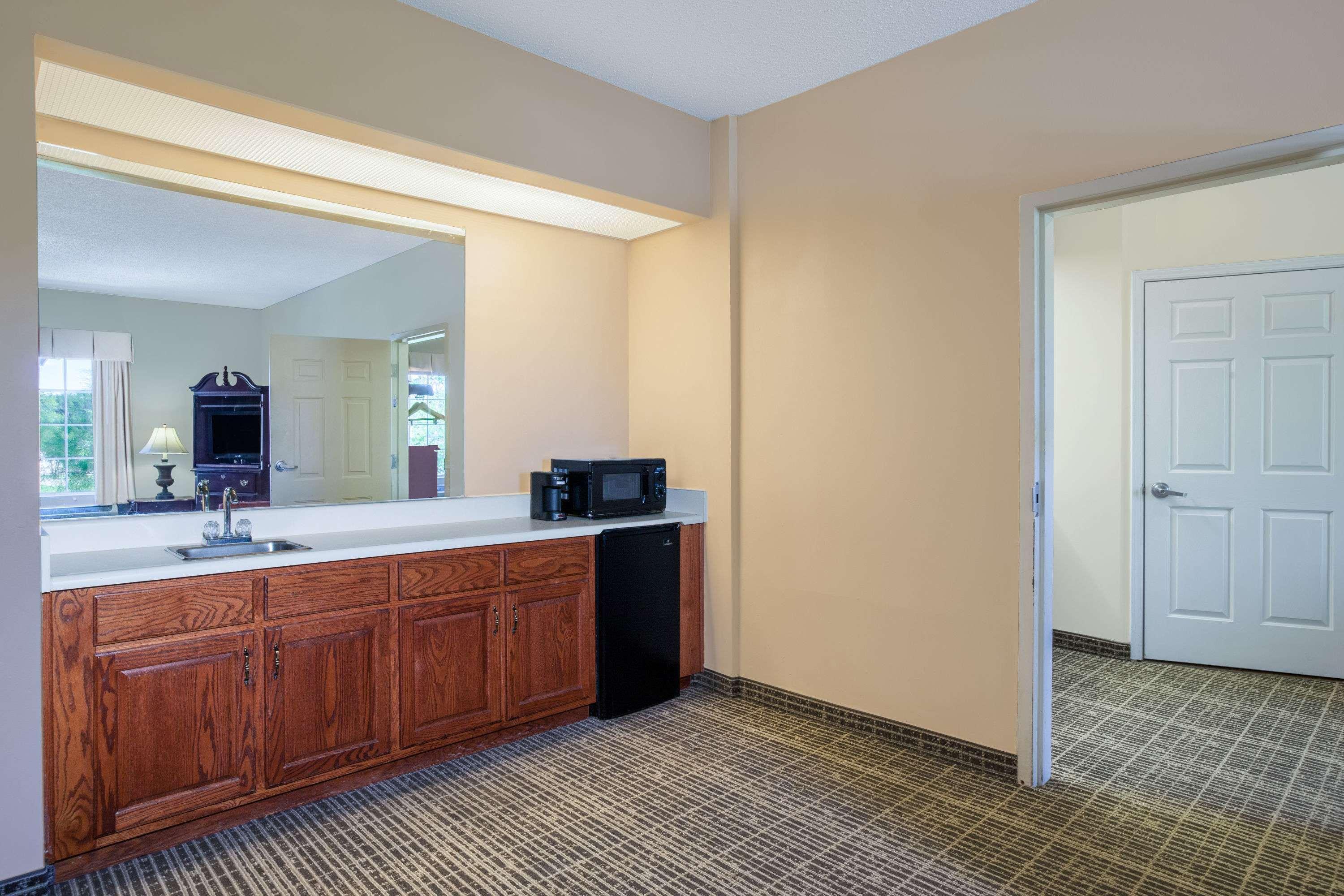 Baymont By Wyndham Lafayette Airport Hotel Luaran gambar