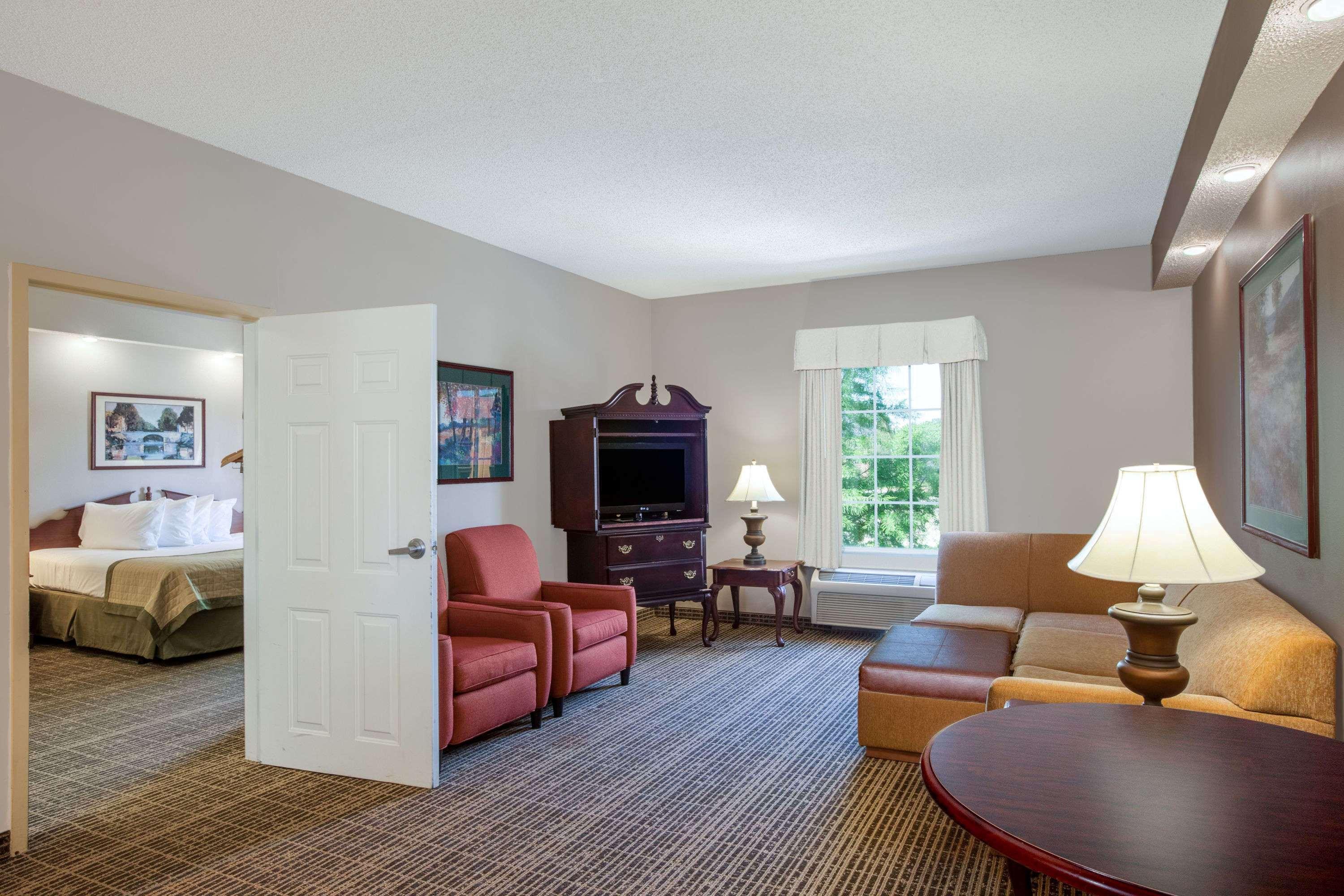 Baymont By Wyndham Lafayette Airport Hotel Luaran gambar
