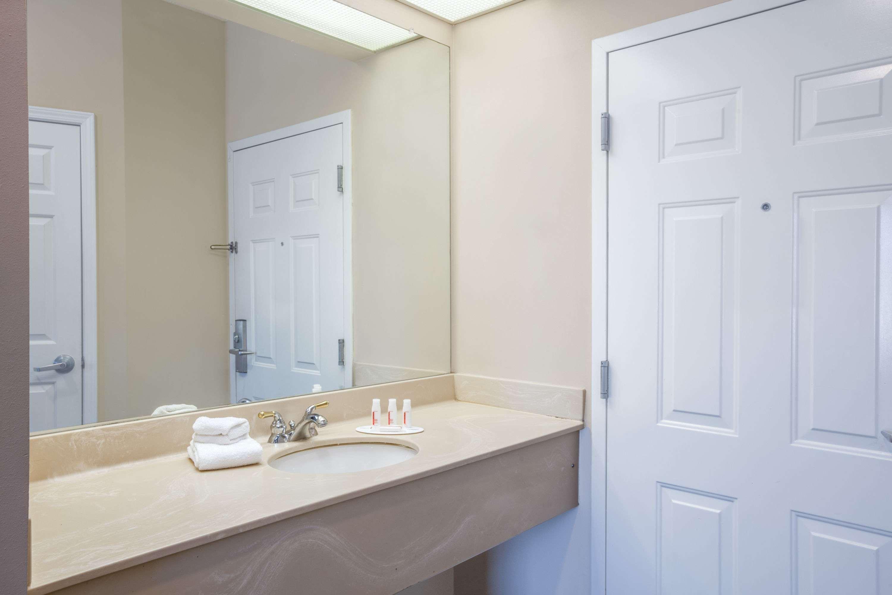 Baymont By Wyndham Lafayette Airport Hotel Luaran gambar